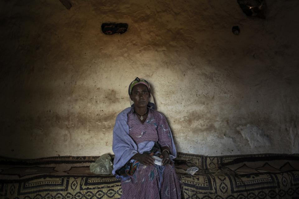 Mesel Nigusie, a 48 years old women that has been circumcising girls for the last 28 years, poses in a house in Gindero, Amhara, Ethiopia. Since the Government prohibited it, female ablation is practiced in secret. “I am still asked to do it, but it is not worth the risk when I don’t make money out of it”, she declares. “Families prefer girls cut to marry their sons”, she says. In Ethiopia, three of every four women between 15 and 49 have undergone (<em>female genital mutilation</em>) FGM in some form. (Photo: José Colón/MeMo)