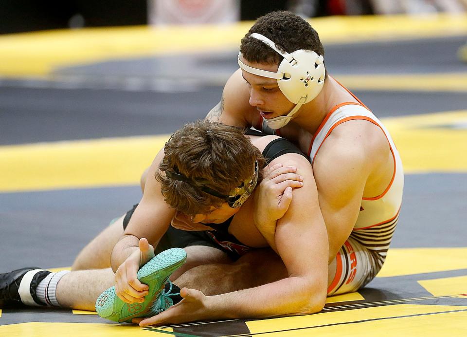 Mansfield Senior's Leo Hess wrestles Minerva's Hunter Dietrich during their 175 lbs. match at the OHSAA State Wrestling Championships Friday, March 10, 2023 at the Jerome Schottenstein Center. TOM E. PUSKAR/ASHLAND TIMES-GAZETTE