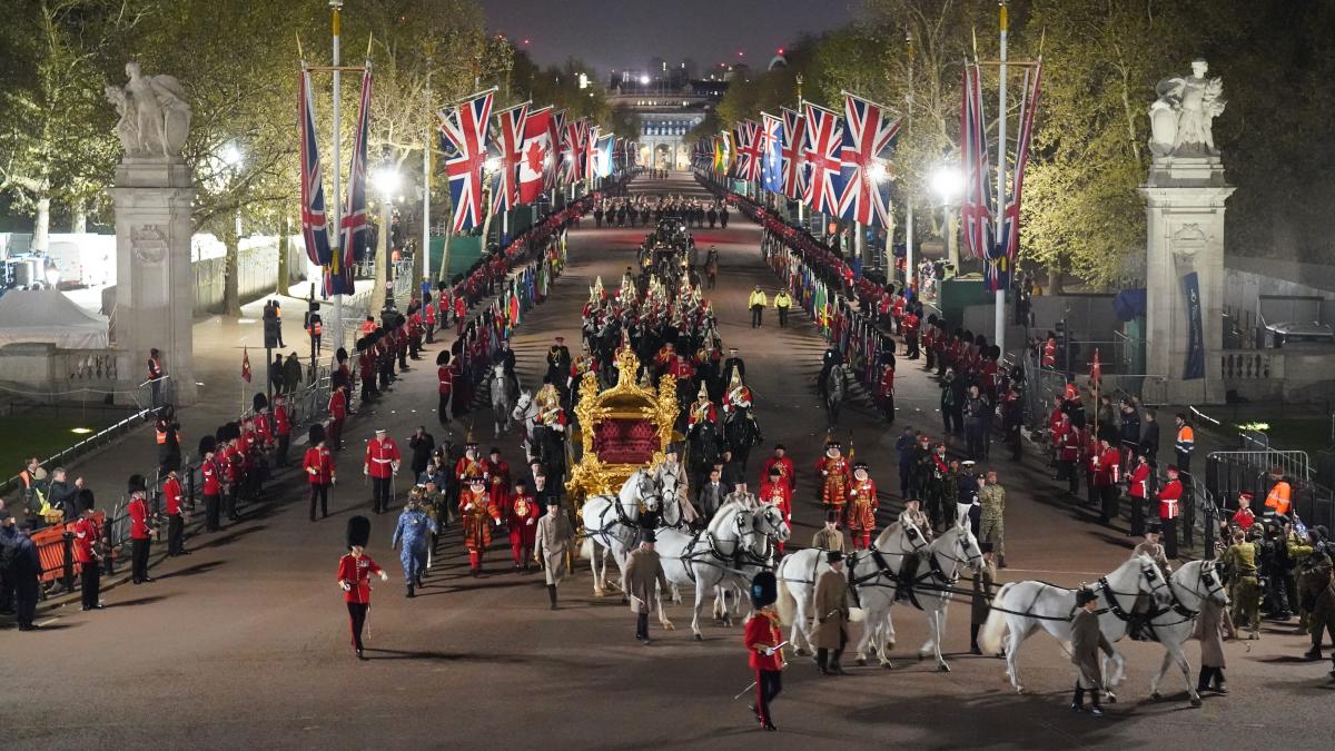 In Pictures Nighttime coronation rehearsal lights up London