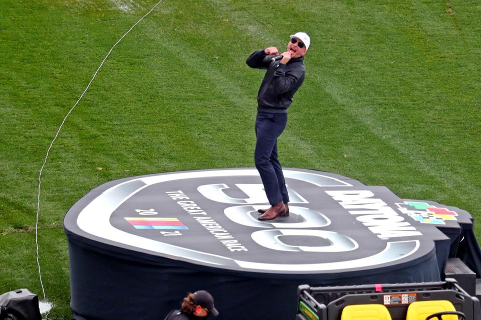 Pitbull belts out the starting command ahead of the 2021 Daytona 500.