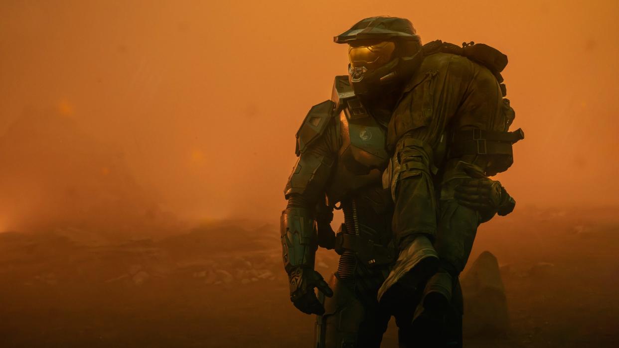  Master Chief (Pablo Schreiber) carrying a UNSC soldier over his shoulder in Halo season 2. 