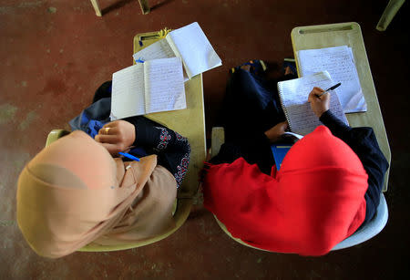 Muslim students take notes of Arabic language inside a classroom at Al-Markazie islamic institute in Balo-i town, Lanao Del Norte, southern Philippines, September 9, 2017. Picture taken September 9, 2017. REUTERS/Romeo Ranoco