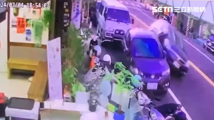 台中潭子發生酒駕車禍，50歲游女酒駕肇事連撞7車。（圖／翻攝畫面）