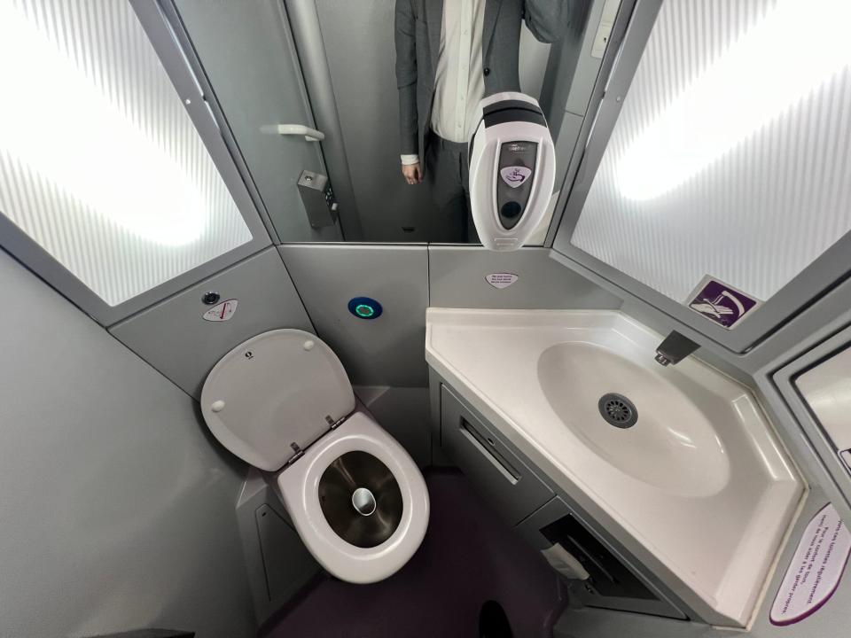 A bathroom on a TGV Lyria