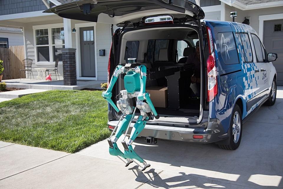 機器人帶來最後15公尺的物流革命，福特正測試自駕貨車的送貨機器