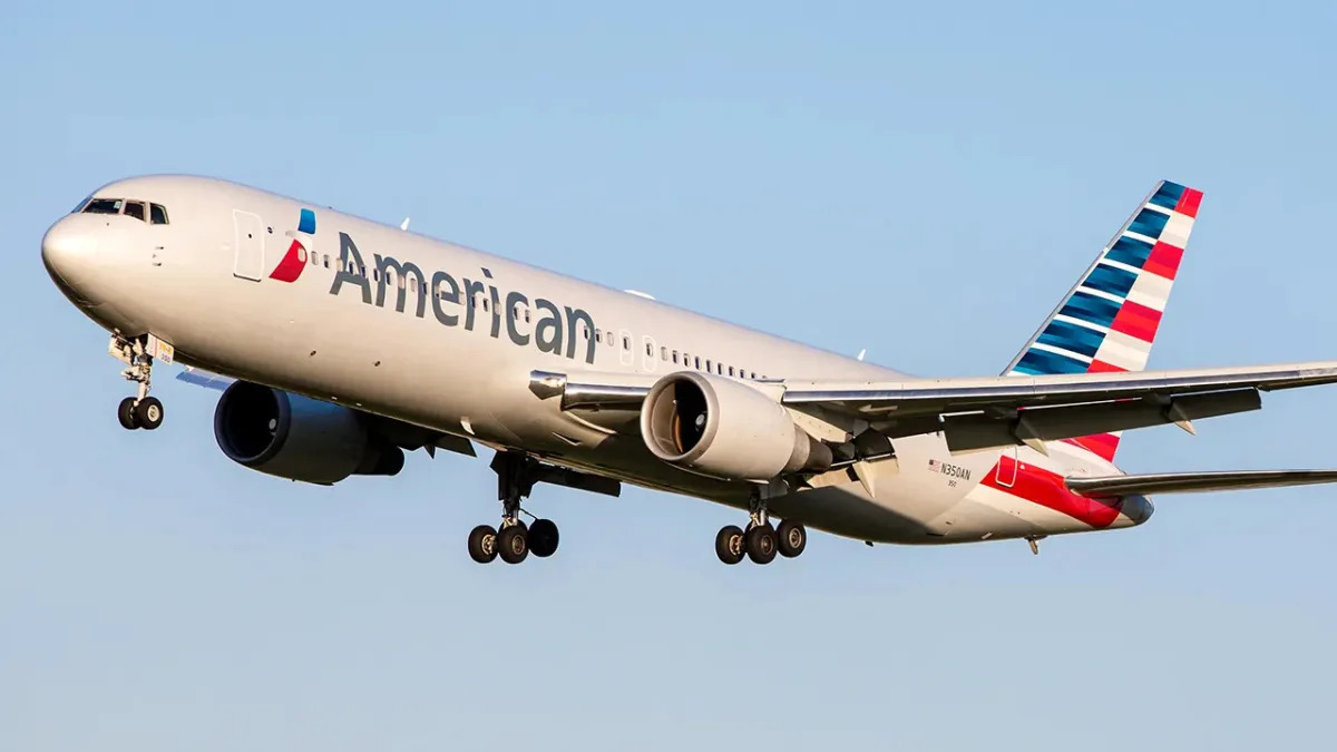 American Airlines passenger 'WEDGED' between 'OBESE people' on flight, asks for ..