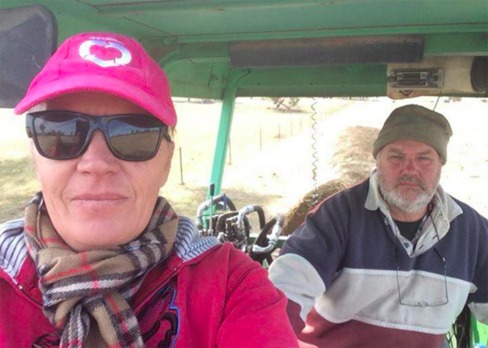 Drought-stricken Tamworth farmers Debbie and Brian Clare given money from stranger during farming drought