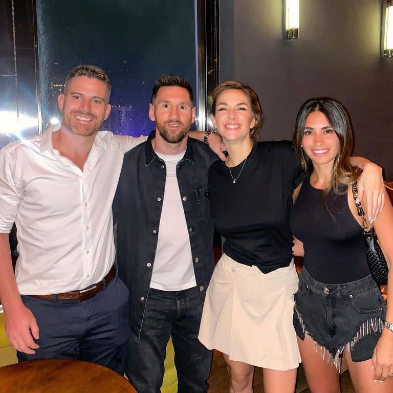 Lionel Messi y Antonela Roccuzzo disfrutaron de la noche porteña en el bar de Julieta Nair Calvo y su pareja Andrés Rolando