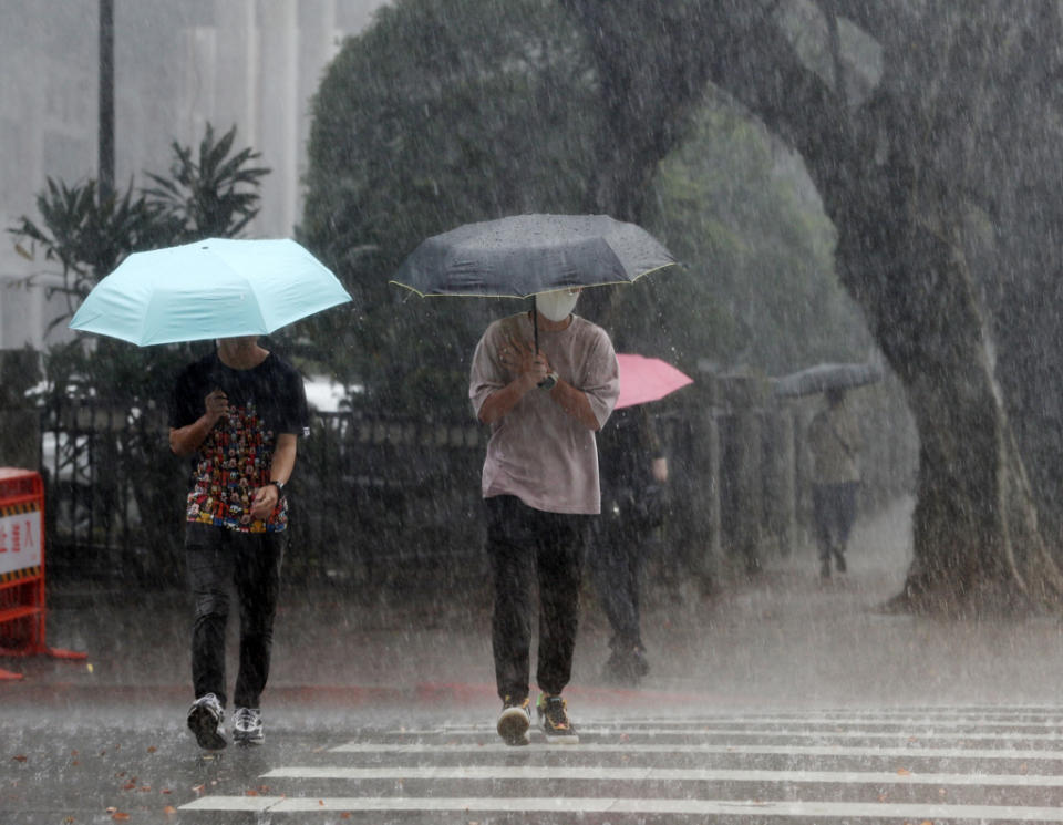 13縣市發布豪大雨特報。（資料照）