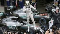 Formula One - F1 - Brazilian Grand Prix - Circuit of Interlagos, Sao Paulo, Brazil - 13/11/2016 - Mercedes' Lewis Hamilton of Britain celebrates atop his car after winning the race. REUTERS/Paulo Whitaker