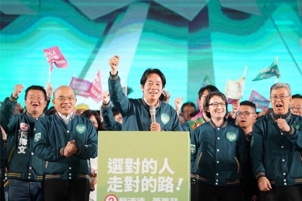 民進黨總統候選人賴清德在勝利之夜造勢再提八項承諾。圖／賴競總提供