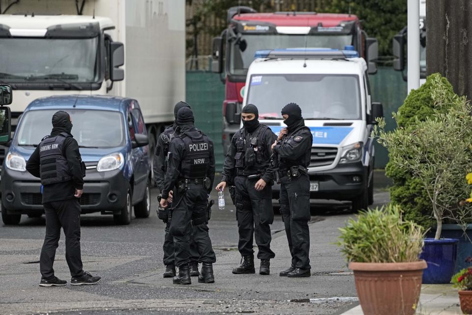 Police investigates in Duesseldorf, Germany, as part of raids in severals German cities, Wednesday, Oct. 6, 2021. German police have carried out large-scale raids in 25 cities in connection with a suspected money-laundering network alleged to have funneled more than $162 million in ill-gotten gains abroad. (AP Photo/Martin Meissner)