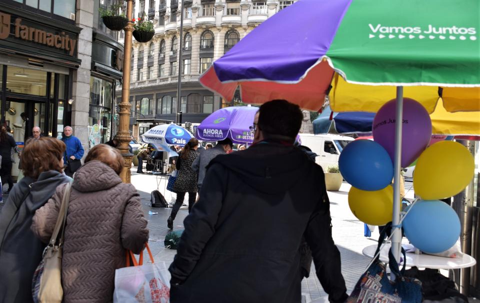 Las veredas argentinas, el primer escenario de la discordia política