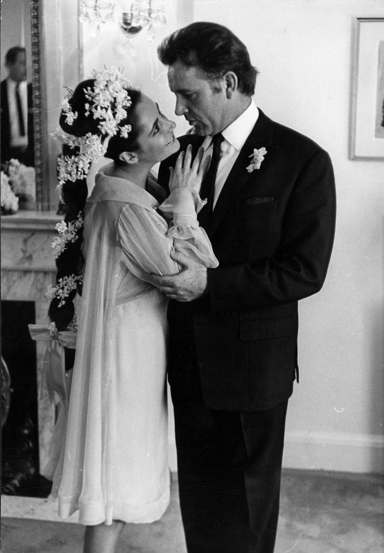 Elizabeth Taylor and Richard Burton (William Lovelace / Getty Images)