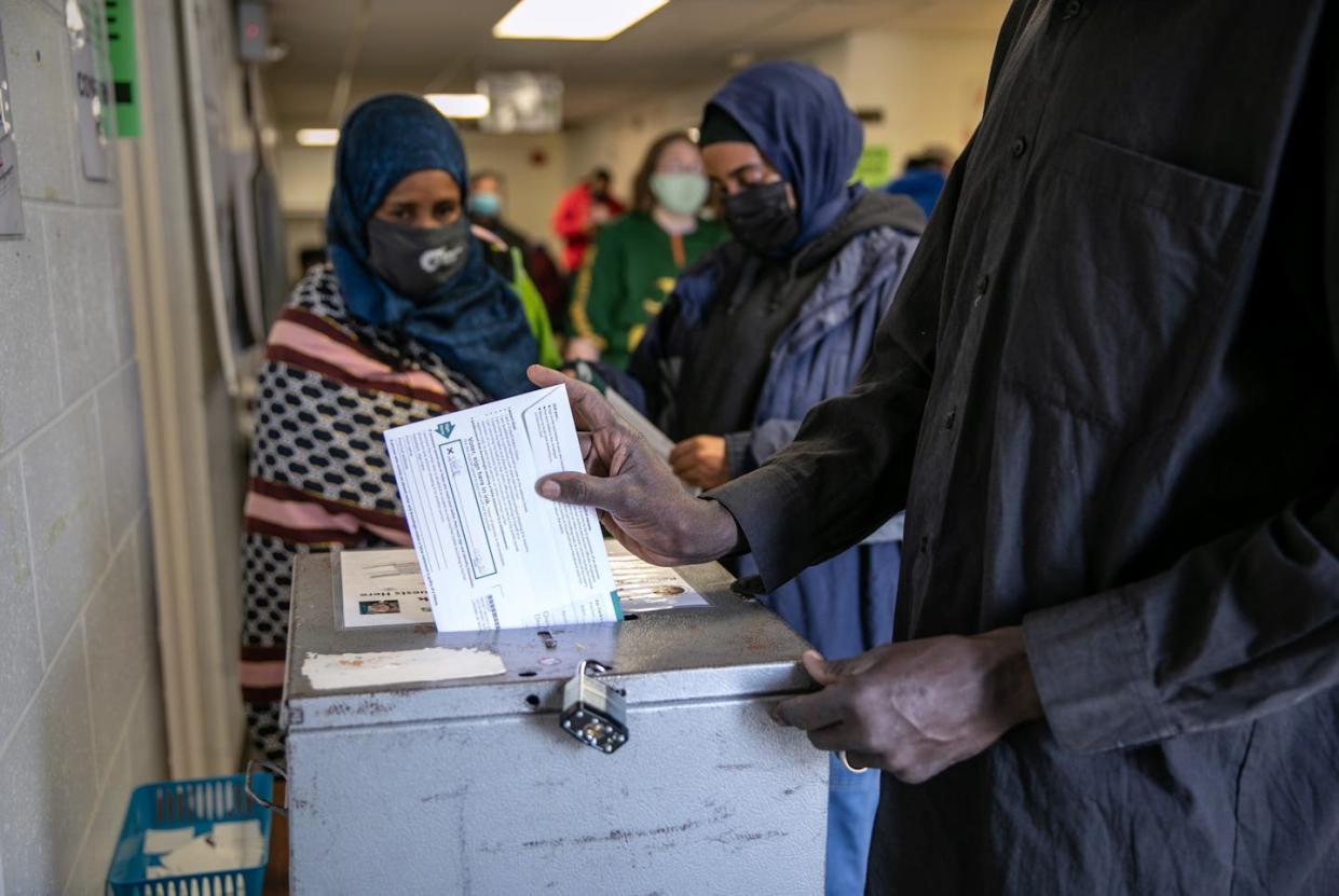 Somali Americans cast their early votes at the Lansing city clerk's office on November 2, 2020, in Lansing, Michigan. <a href="https://www.gettyimages.com/detail/news-photo/somali-americans-cast-their-early-votes-at-the-lansing-city-news-photo/1283572446?searchscope=image%2Cfilm&adppopup=true" rel="nofollow noopener" target="_blank" data-ylk="slk:John Moore/Getty Images;elm:context_link;itc:0;sec:content-canvas" class="link ">John Moore/Getty Images</a>