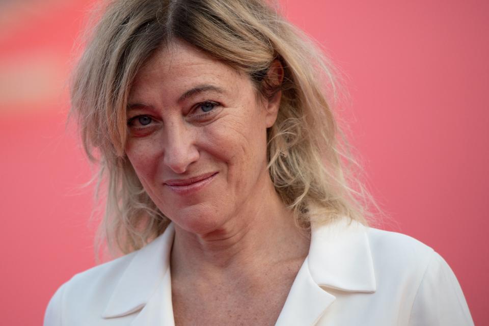 <p>Valeria Bruni Tedeschi est une actrice, scénariste et réalisatrice franco-italienne. Née à Turin, elle est la fille de l'actrice et pianiste Marisa Borini, et du compositeur Alberto Bruni Tedeschi. (Photo by LOIC VENANCE / AFP) (Photo by LOIC VENANCE/AFP via Getty Images)</p> 