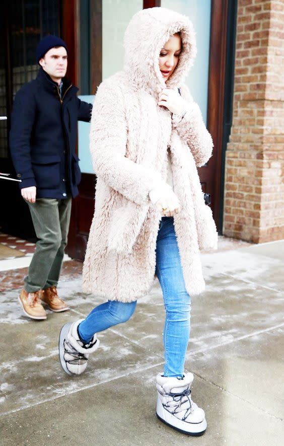 Celebrities Wearing Moon Boots  Ropa de invierno, Fotos en new