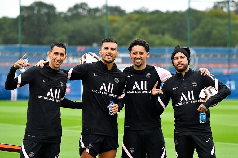 Di María, Paredes, Marquinhos y Neymar.
Cuatro amigos en el césped de Camp des Loges.