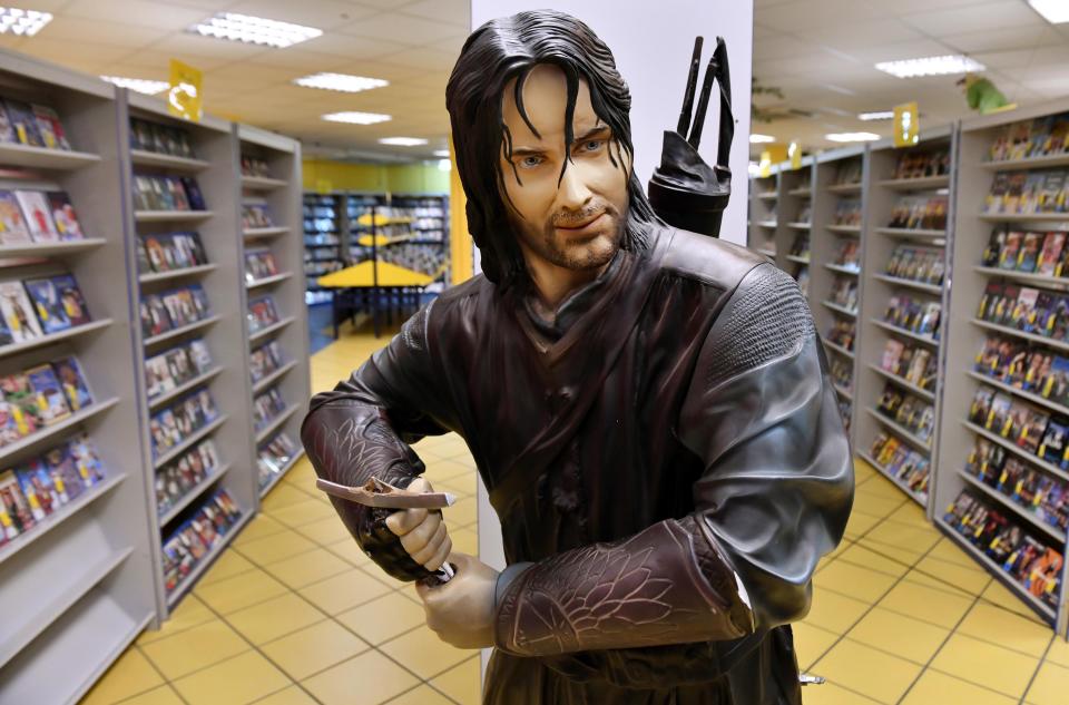 The figure of Aragorn from "Lord of the Rings" is in the video store Video Buster between the shelves with films.