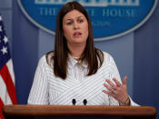 Etwas weniger landet dagegen bei seiner Stellvertreterin Sarah Huckabee Sanders auf dem Konto – 165.000 Dollar um genau zu sein. (Bild-Copyright: Evan Vucci/AP Photo)