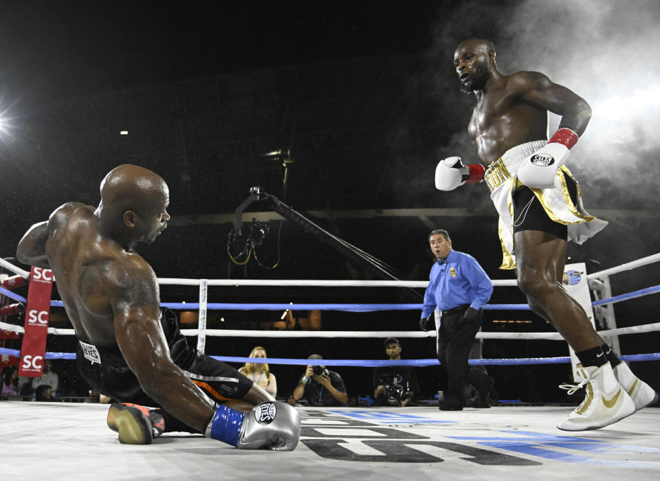 LOS ANGELES, CA - SEPTEMBER 10: LeVeon Bell, white trunks, knocks out Adrian Peterson in the fifth round at Banc of California Stadium on September 10, 2022 in Los Angeles, California.  (Photo by John McCoy/Getty Images)