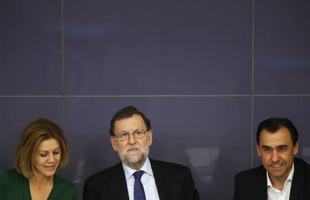 (L-R) People's Party (PP) Secretary-General Maria Dolores de Cospedal, Spain's acting Prime Minister Mariano Rajoy and PP Vice Secretary Fernando Martinez Maillo preside over their ruling People's Party (PP) National Executive Committee a day after the most fragmented national election result in Spain's history at the party's headquarters in Madrid, Spain, December 21, 2015. REUTERS/Susana Vera