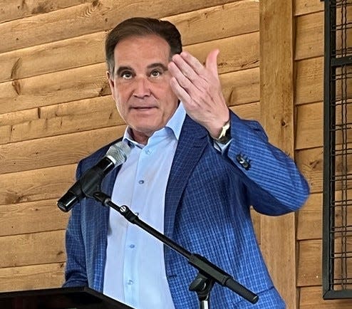 CBS broadcaster JIm Nantz, who lives in Nashville, donated $100,000 Thursday to complete funding for the renovation project at Percy Warner Golf Course.