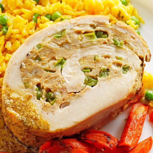 Stuffed Turkey With Mojo Sauce Exps Tohca22 110309 E08 26 2b Ap 3