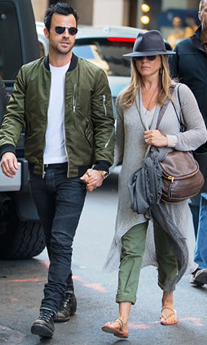 Jennifer Aniston Wears Laid-Back Look in N.Y.C.