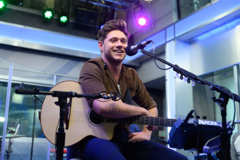 Niall Horan performs one of his songs in the studio and he looks adorable to watch