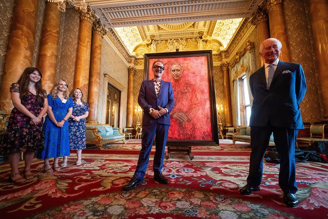 <p>PA Images / Alamy</p> Jonathan Yeo (center) and King Charles (right) at the unveiling of the new portrait.