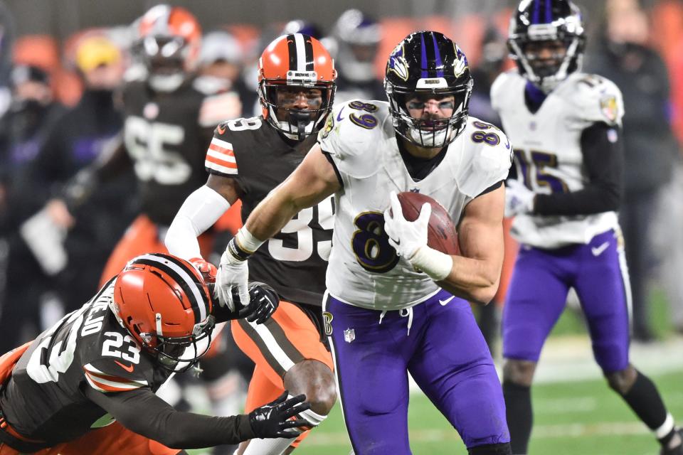 Baltimore Ravens tight end Mark Andrews (89) runs with the ball during the first half of an NFL football game against the Cleveland Browns, Monday, Dec. 14, 2020, in Cleveland. (AP Photo/David Richard)