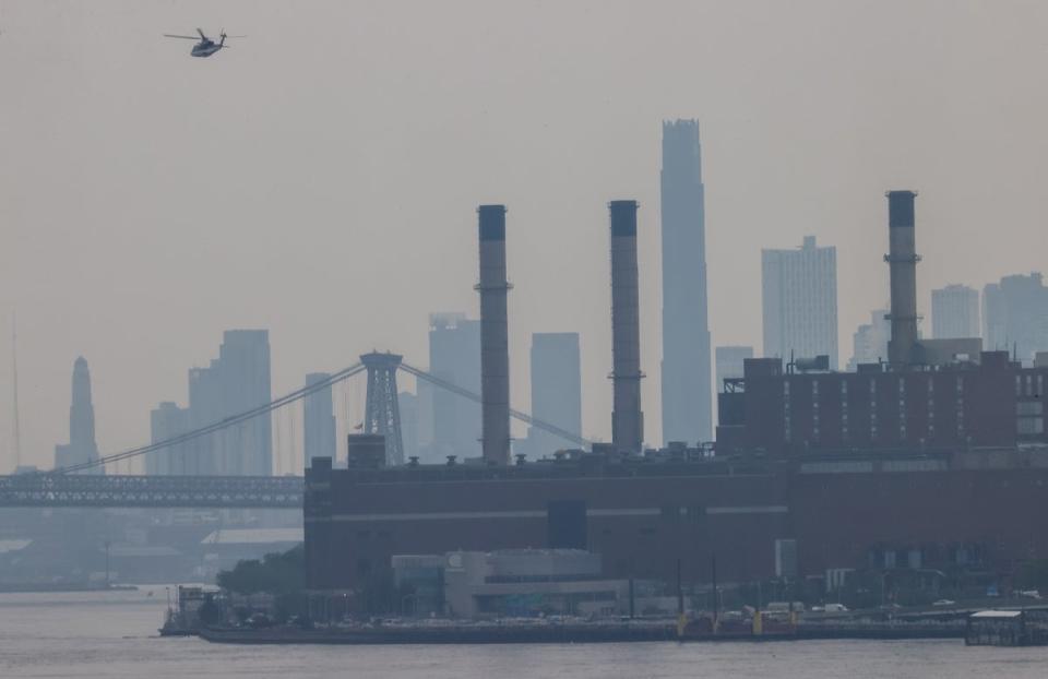 Una vista del aire contaminado en la ciudad de Nueva York, Estados Unidos, en junio (Agencia Anadolu a través de Getty Images)