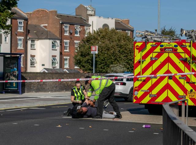 WATCH Male bike rider wrestled to ground in Goldsmith Avenue and