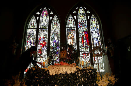 A staff arranges an altar for a pet dog during a demonstration of pet funeral services at the Pet Rainbow Festa, a pet funeral expo targeting an aging pet population, in Tokyo, Japan September 18, 2017. REUTERS/Kim Kyung-Hoon