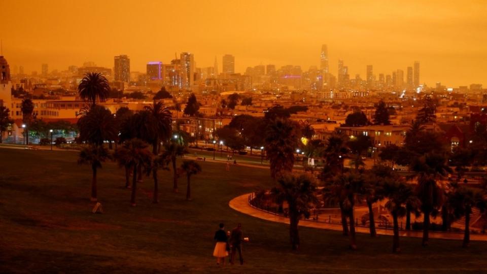 Las condiciones atmosféricas comenzaron desde el amanecer, lo cual hizo pensar a algunos residentes en San Francisco y sus alrededores que aún era de noche.