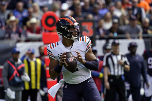 Chicago Bears' Justin Fields throws during the first half of an