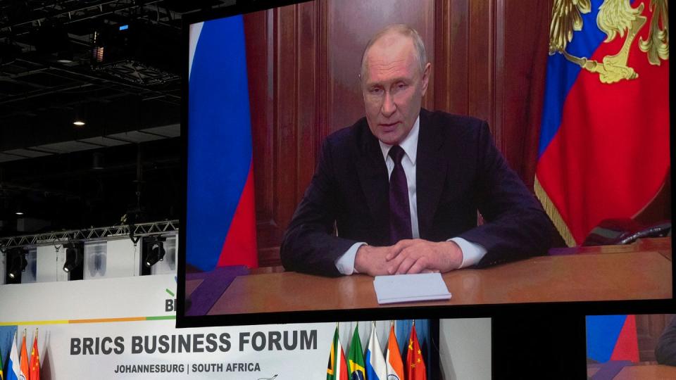 Wladimir Putin nahm per Videoschalte am Treffen der Brics-Staaten teil. (Bild: Jerome Delay / AFP /dpa)