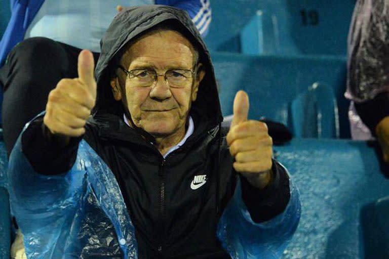 En la platea del José Fierro, como un hincha más de Atlético Tucumán, al que condujo al ascenso a la primera B Nacional en 2008.