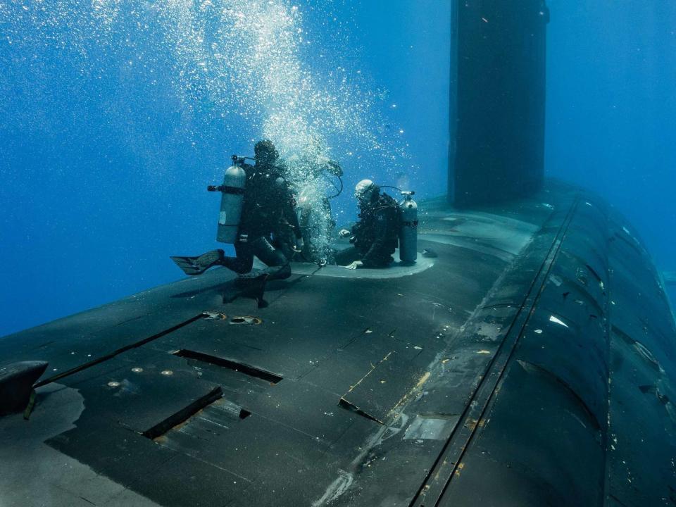 Navy Naval Special Warfare Command divers submarine