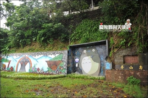 《基隆景點美食小吃》基隆中正公園．壽山亭龍貓公車站彩繪．周記豆漿店在地早午餐