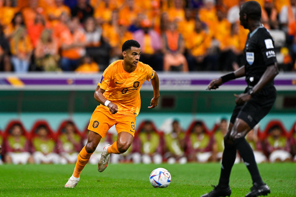 AL KHOR, QATAR - NOVEMBER 29: Cody Gakpo of the Netherlands runs with the ball during the Group A - FIFA World Cup Qatar 2022 match between Netherlands and Qatar at the Al Bayt Stadium on November 29, 2022 in Al Khor, Qatar (Photo by Pablo Morano/BSR Agency/Getty Images)