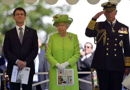 (L to R) French Prime Minister Manuel Valls, Britain's Queen Elizabeth and Britain's Prince Charles attend the French-British ceremony at the British War cemetery in Bayeux, June 6, 2014. REUTERS/Toby Melville