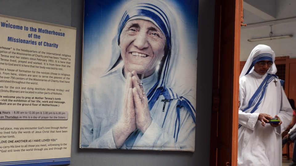 Mother Teresa To Be Made A Roman Catholic Saint