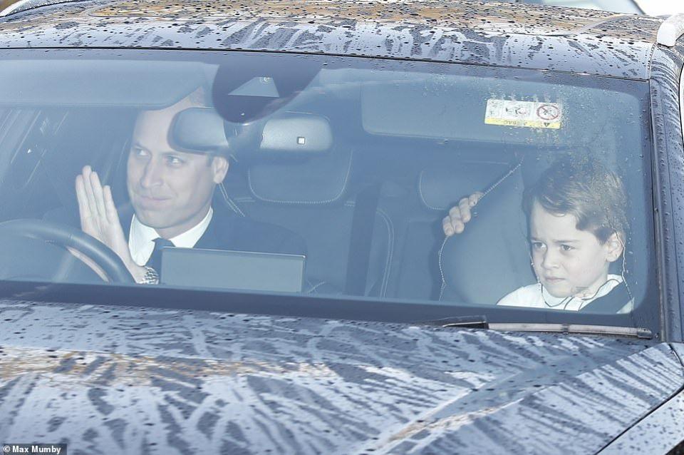 Prince William drives to Buckingham Palace