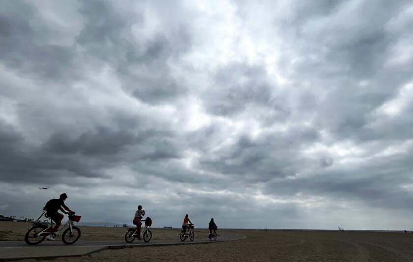 PLAYA DEL REY, SEPTEMBER 29, 2023 - - RIDERS ON THE STORM - Bicyclists enjoy a nice ride on the beach bike trail before some possible rain over the weekend in Playa Del Rey on September 29, 2023. (Genaro Molina/Los Angeles Times)