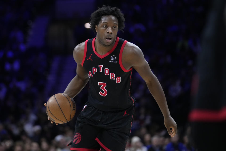 OG Anunoby of the Toronto Raptors plays during an NBA basketball game, Friday, Dec. 22, 2023, in Philadelphia.  (AP Photo/Matt Slocum)