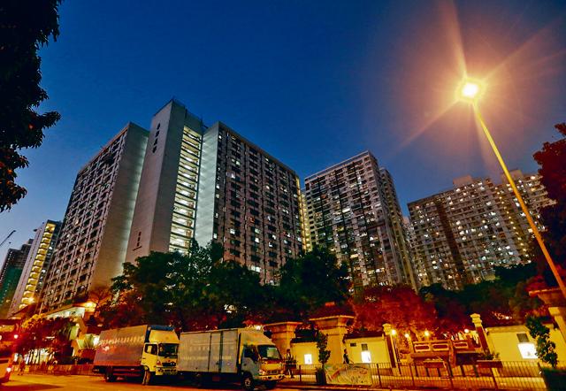 深水埗李鄭屋邨和平樓低層一個面積277平方呎單位，今年8月以180萬元（未補地價）易手，呎價6498元。（陳偉英攝）