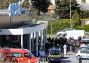 <p>A general view shows rescue forces and police officers at a supermarket after a hostage situation in Trèbes, France, March 23, 2018. (Photo: Jean-Paul Pelissier/Reuters) </p>