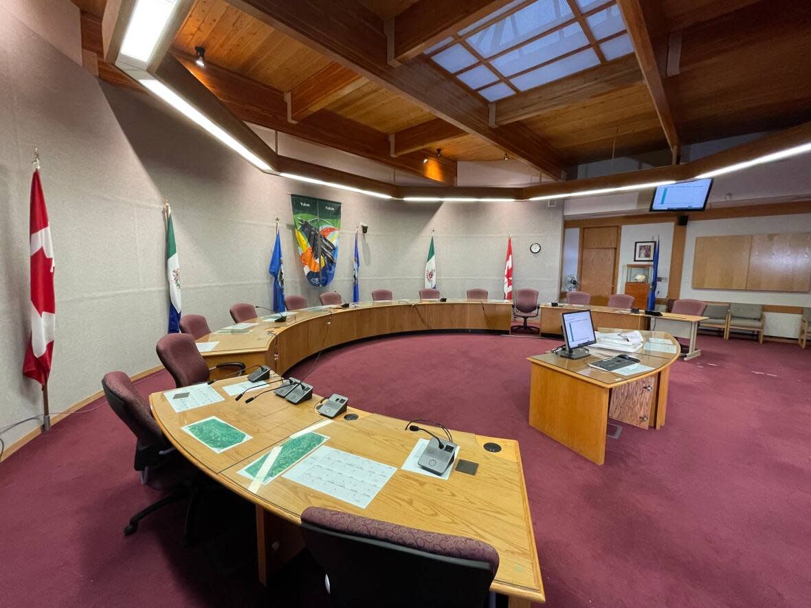 Whitehorse city council chambers. (Vincent Bonnay/Radio-Canada - image credit)